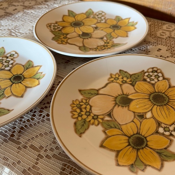 Baycrest Set Of 3 Plates - Picture 3 of 5